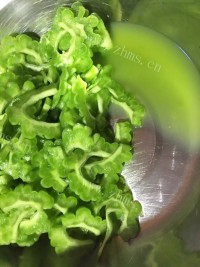 家常菜苦瓜炒牛肉做法图解6)