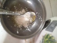 香气浓郁的米酒蛋花汤做法图解5)