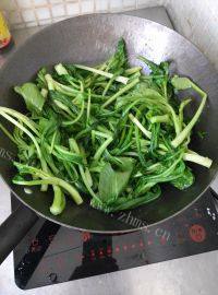 家常菜素炒菜心做法图解4)