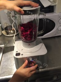 自制玫瑰花酱做法图解3)