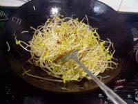 家常炝炒黄豆芽做法图解4)