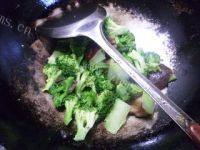 家常菜香菇炒西兰花做法图解10)