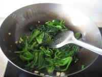 味道不错的清炒菠菜做法图解6)