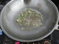 鲜香的西红柿蛋炒饭做法图解7)