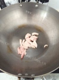 色香味浓的平菇炒肉做法图解4)