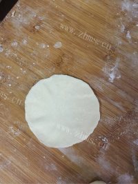 美味营养的韭菜鸡蛋馅水饺做法图解6)