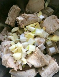 色香味浓的排骨饭做法图解3)