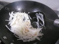家常菜清炒萝卜丝