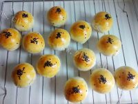 简单版红豆蛋黄酥做法图解16)