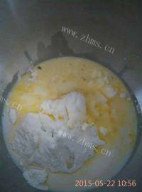 牛奶奶酪排包做法图解1)