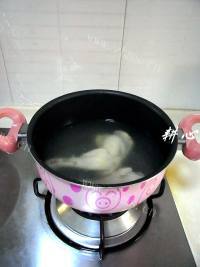 自制西兰花萝卜鸡汤做法图解9)