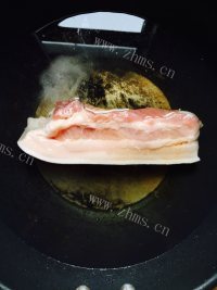 香气浓郁的回锅肉做法图解2)