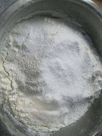 自制黑芝麻桃酥做法图解5)