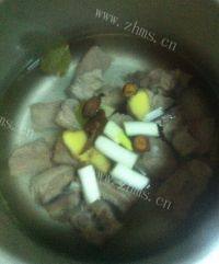 清香的玉米炖排骨做法图解5)