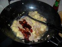 家常菜红烧米豆腐做法图解5)