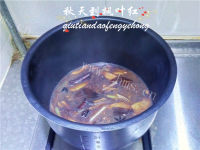 特色菜秘制熏鱼做法图解14)