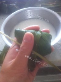 香气浓郁的红枣粽子做法图解4)