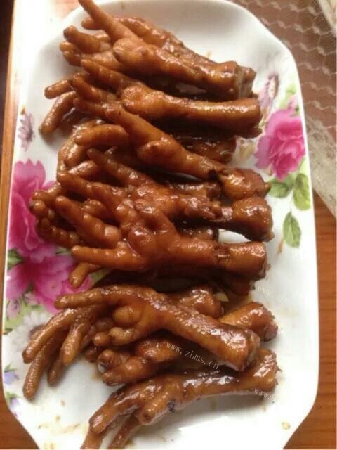 美味的卤鸡爪