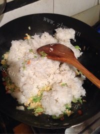 香飘十里的蛋炒饭做法图解4)