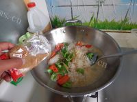 家常菜彩椒炒鱿鱼做法图解8)