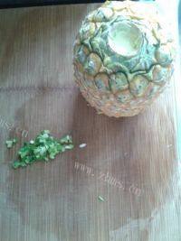 口感不错的菠萝饭做法图解1)