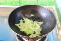 美容养颜的豆豇炒冬瓜皮做法图解8)