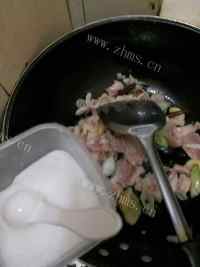 家常土豆豆角炖肉片做法图解5)