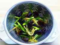 家常菜芦笋肉丝做法图解4)