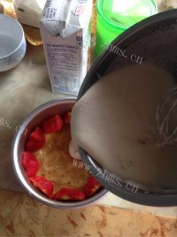美味的草莓慕斯蛋糕做法图解9)