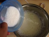 自制酸奶戚风做法图解15)