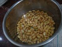 诱人的黄豆排骨汤做法图解3)