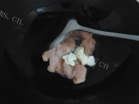 家常菜酸豆角炒肉做法图解3)
