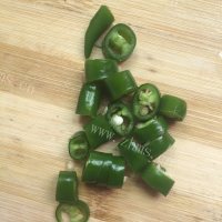 好吃的榨菜瘦肉炒肠粉做法图解3)