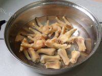 家常鸡脚花生汤做法图解2)
