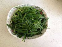 美味的韭菜炒蚬子肉做法图解2)