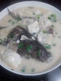 滋补的鱼头豆腐汤