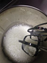 自制原味戚风蛋糕做法图解6)