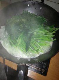 自制版凉拌菠菜做法图解3)