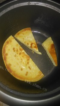 可口的电饭锅烤饼做法图解3)