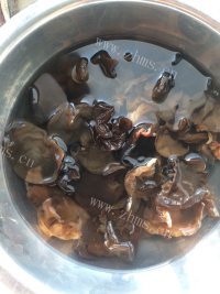 简单的黄瓜拌木耳做法图解1)