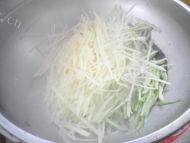 「营养美食」青椒土豆丝做法图解4)