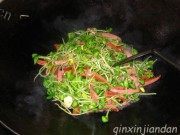 家常菜香肠炒黑豆芽做法图解4)