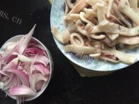 唇齿留香的炒鱿鱼做法图解2)