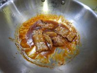 美味的茄汁五花肉藕卷做法图解23)
