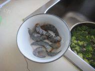 「DIY美食」西兰花炒虾仁做法图解2)