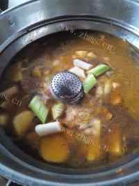 家常菜土豆炖肉做法图解8)