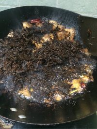 独特的梅干菜炒肉做法图解6)