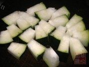 美味的冬瓜薏米老鸭汤做法图解2)