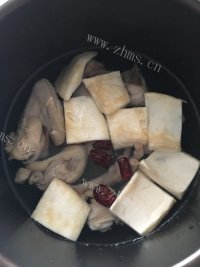 美味的榴莲壳炖鸡做法图解5)