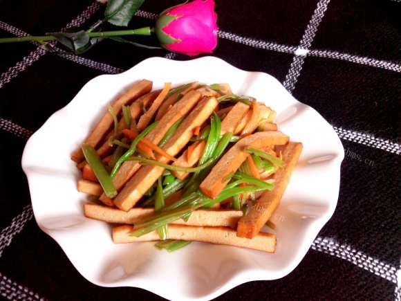 色香味俱全的芹菜炒香干